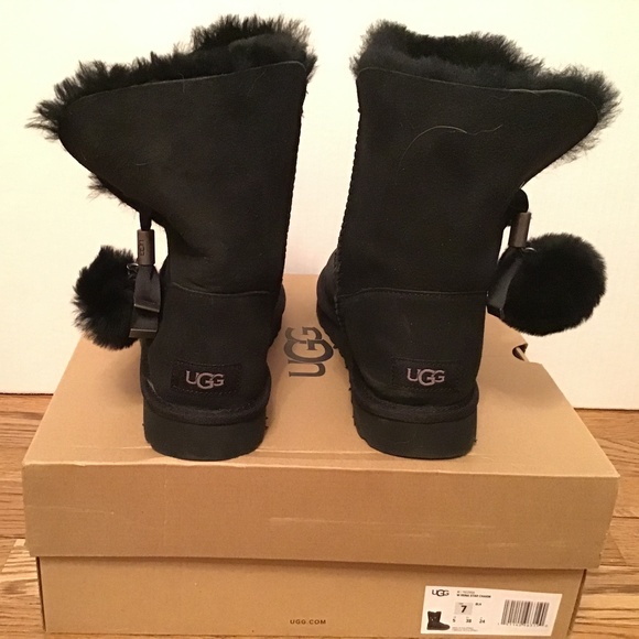 🔥Pom Pom UGG Short IRINA STAR CHARM Black Size 7 in Box - Picture 4 of 5